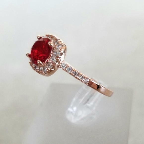 18k Ruby Ring - Picture 3 of 8